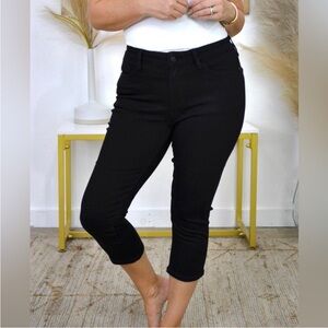 Judy Blue Jeans Women’s Size 11/30 Black Capri Fit Mid Rise NWT